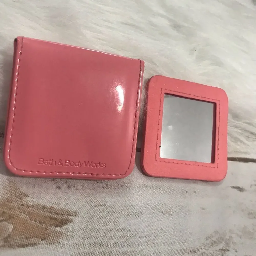 🦩 Bath & Body Works Pink Patent Compact Mirror travel size
